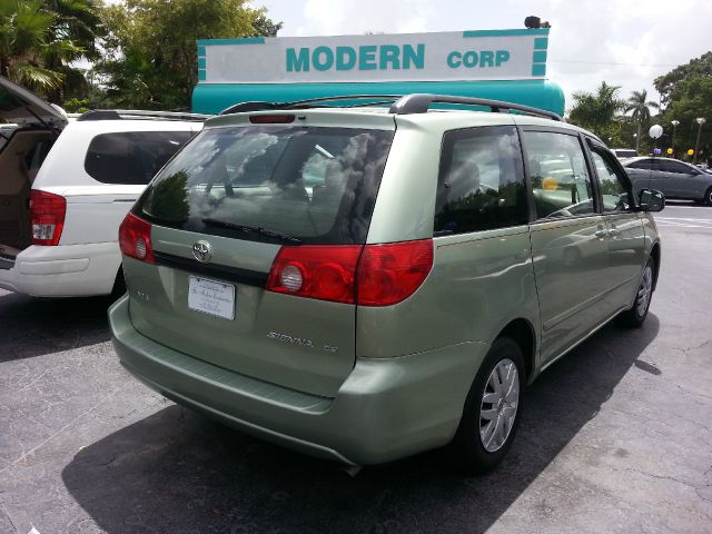 Toyota Sienna 2008 photo 3