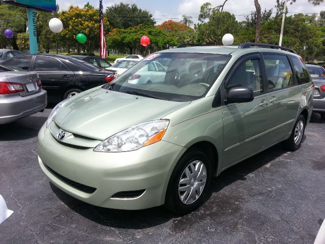 Toyota Sienna 2008 photo 4