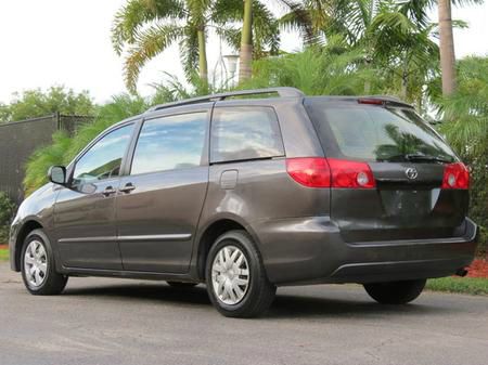 Toyota Sienna 2008 photo 1