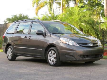 Toyota Sienna 2008 photo 2