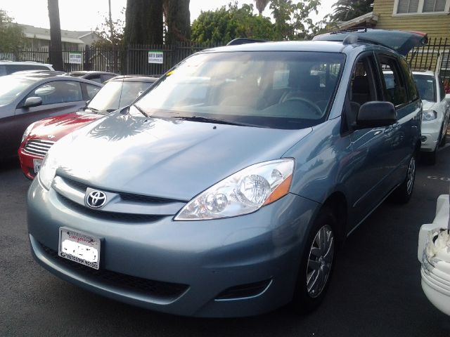 Toyota Sienna 2008 photo 1