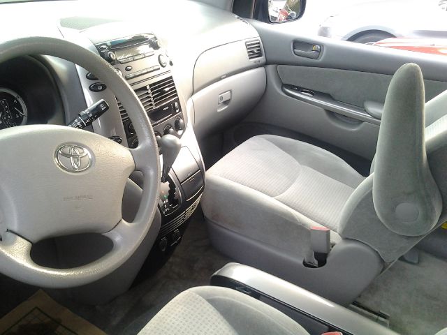 Toyota Sienna 2008 photo 2