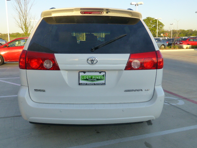 Toyota Sienna 2008 photo 2