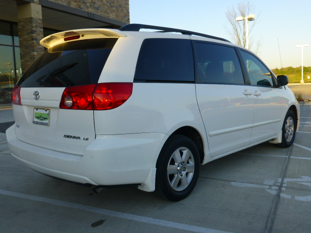 Toyota Sienna 2008 photo 3