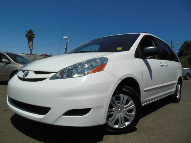 Toyota Sienna 2008 photo 2