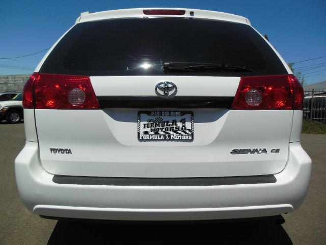 Toyota Sienna 2008 photo 3