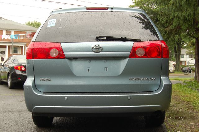 Toyota Sienna 2008 photo 1