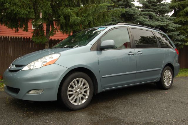 Toyota Sienna 2008 photo 2