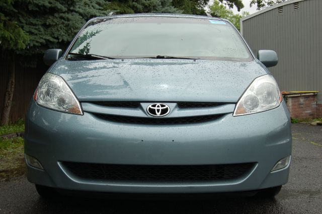 Toyota Sienna 2008 photo 3