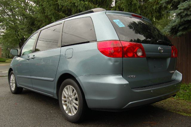 Toyota Sienna 2008 photo 4