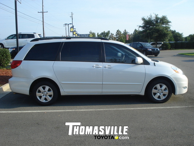 Toyota Sienna 2008 photo 2