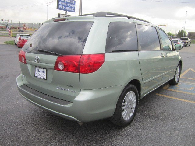 Toyota Sienna 2008 photo 2