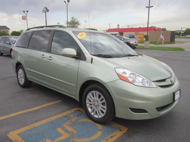 Toyota Sienna 2008 photo 4