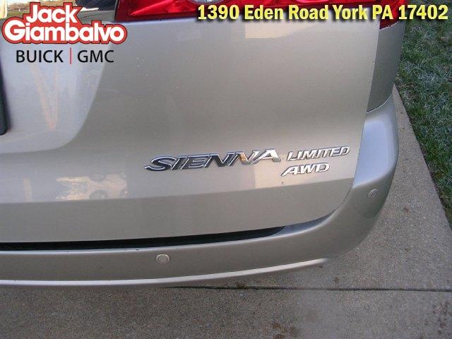 Toyota Sienna 2008 photo 2