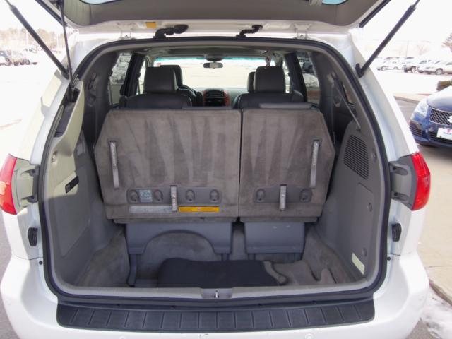 Toyota Sienna 2008 photo 1