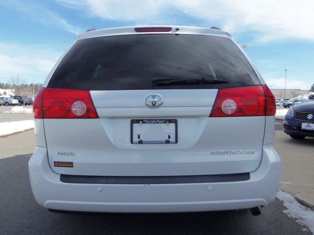 Toyota Sienna 2008 photo 4