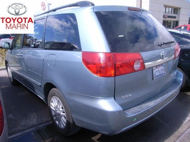 Toyota Sienna 2008 photo 1