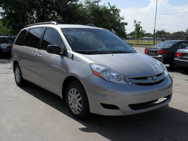 Toyota Sienna 2008 photo 2