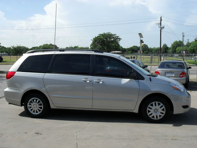 Toyota Sienna 2008 photo 3