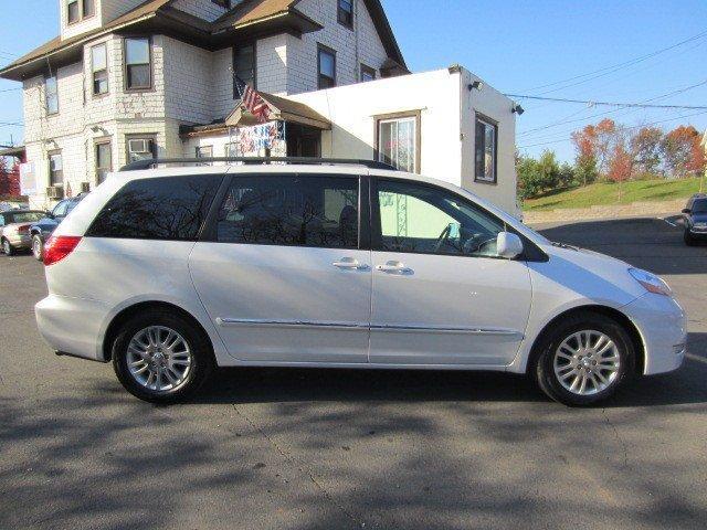 Toyota Sienna 2008 photo 1