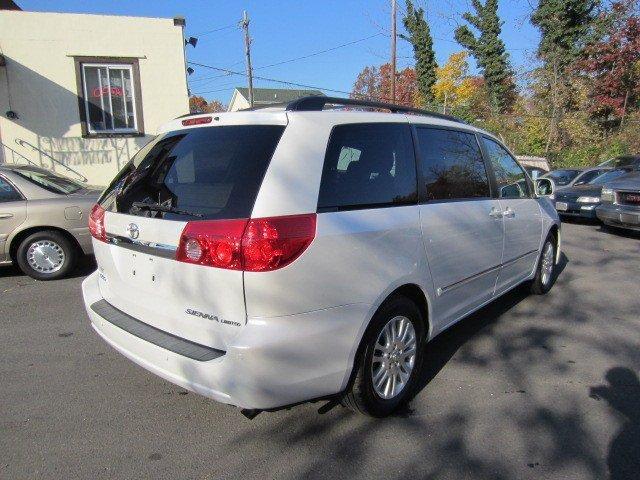 Toyota Sienna 2008 photo 2