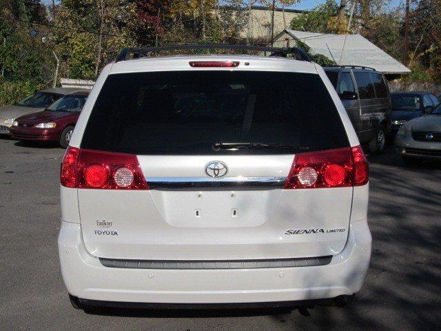 Toyota Sienna 2008 photo 3