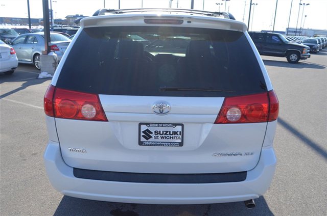 Toyota Sienna 2008 photo 1