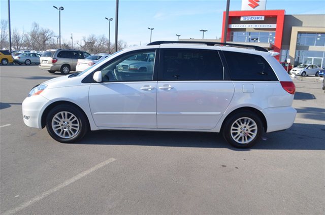 Toyota Sienna 2008 photo 3