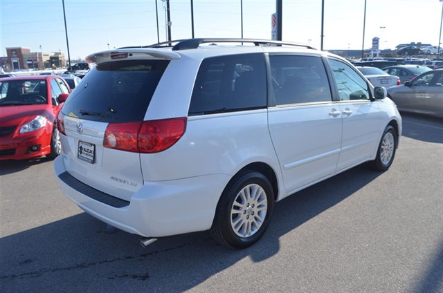 Toyota Sienna 2008 photo 5