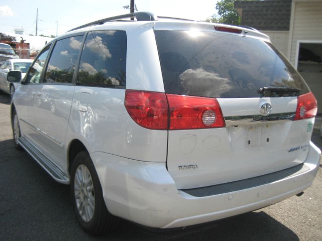 Toyota Sienna 2008 photo 1