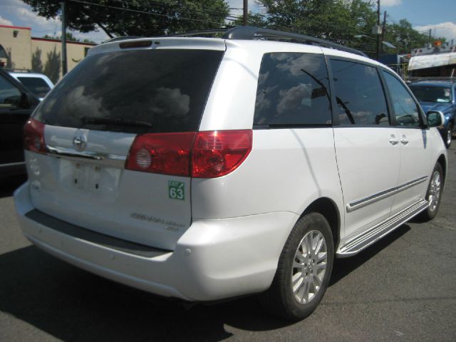 Toyota Sienna 2008 photo 2