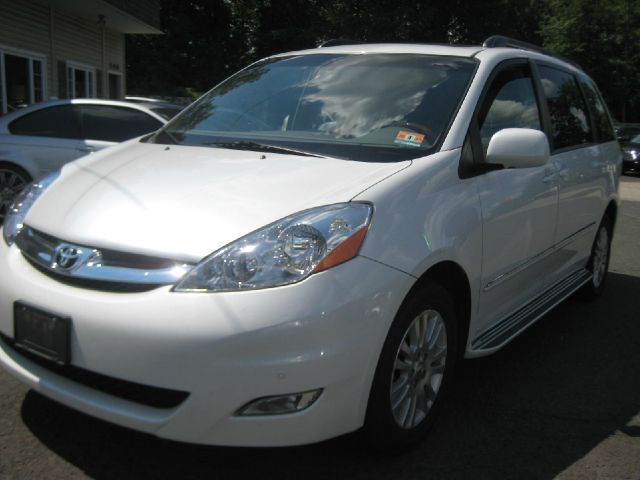 Toyota Sienna 2008 photo 4