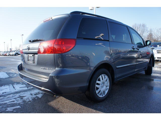 Toyota Sienna 2008 photo 2