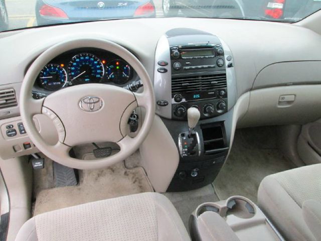 Toyota Sienna 2008 photo 1