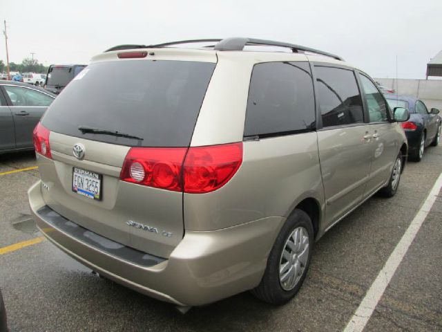 Toyota Sienna 2008 photo 2