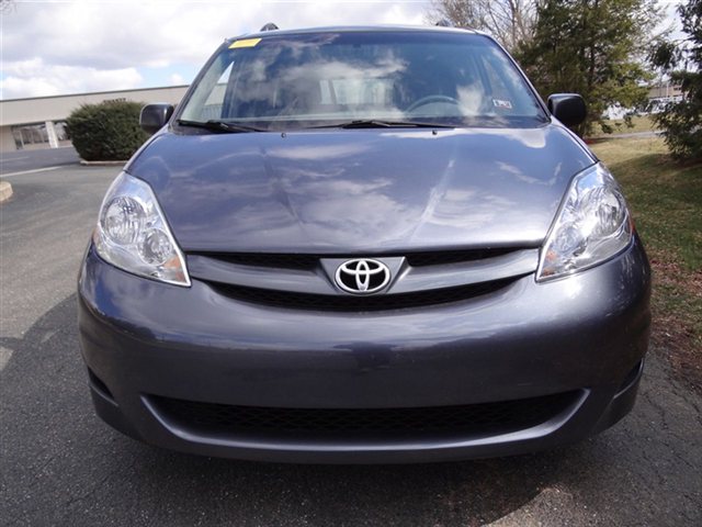 Toyota Sienna 2008 photo 1