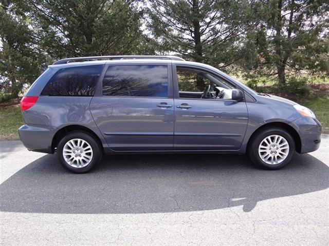 Toyota Sienna 2008 photo 3