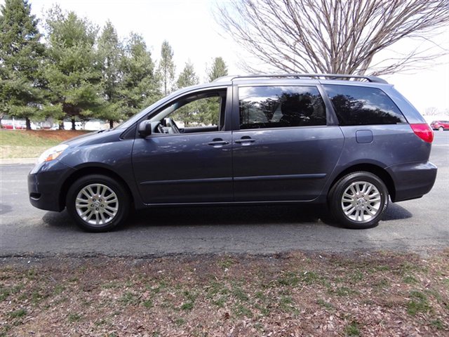 Toyota Sienna 2008 photo 4