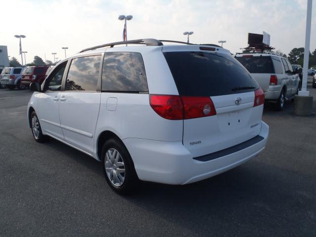 Toyota Sienna 2008 photo 3