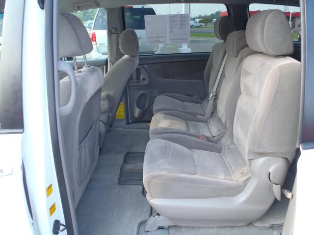 Toyota Sienna 2008 photo 5