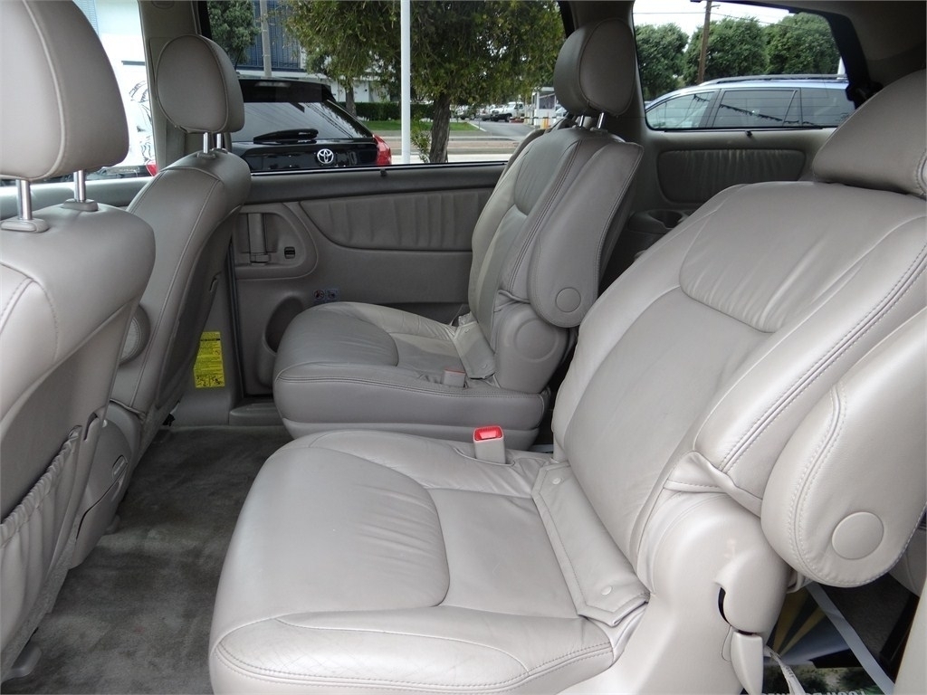 Toyota Sienna 2008 photo 1