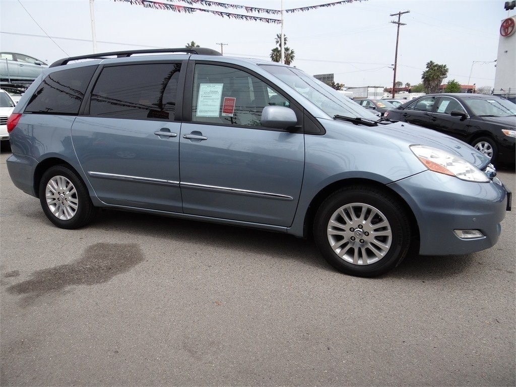 Toyota Sienna 2008 photo 4