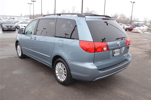 Toyota Sienna 2008 photo 3