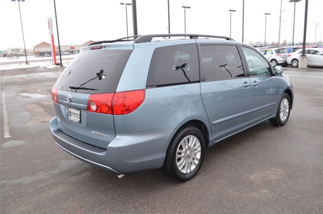 Toyota Sienna 2008 photo 5