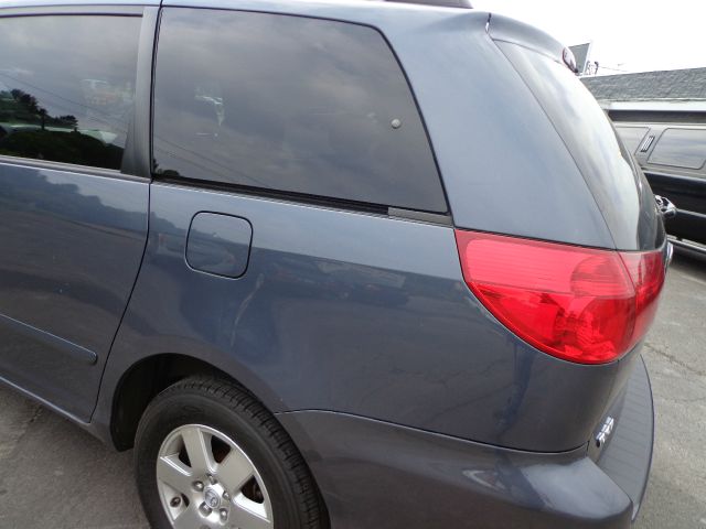 Toyota Sienna 2008 photo 10