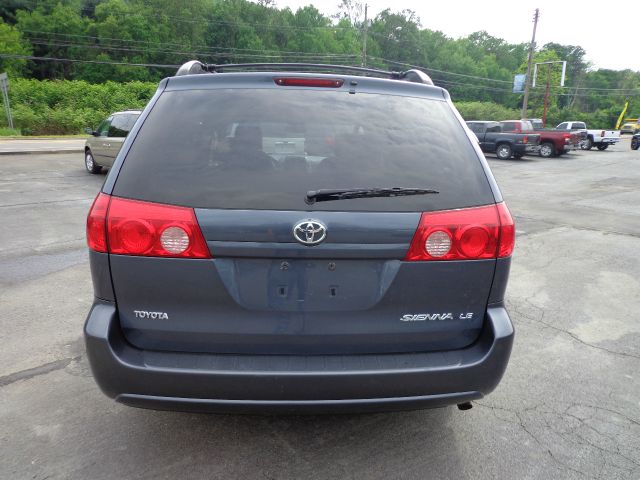 Toyota Sienna 2008 photo 17