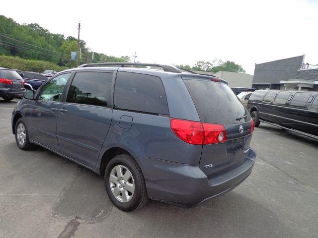 Toyota Sienna 2008 photo 19