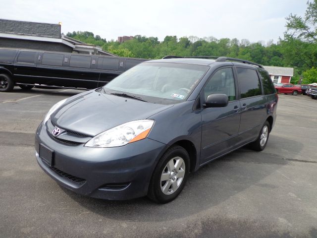 Toyota Sienna 2008 photo 3