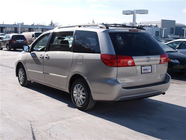 Toyota Sienna 2008 photo 1