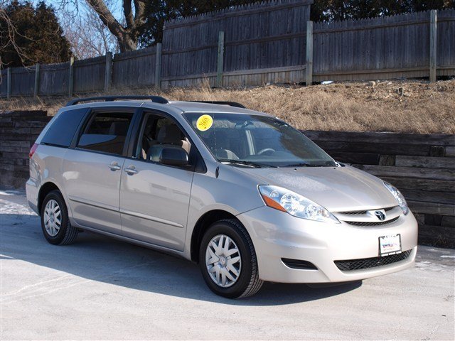 Toyota Sienna 2008 photo 3